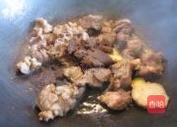 红咖喱焖牛腩萝卜的做法图解3