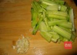 青瓜拌腐竹的做法图解2