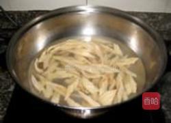 青瓜拌腐竹的做法图解3