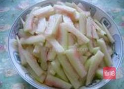 西瓜皮炒蛋的做法图解1