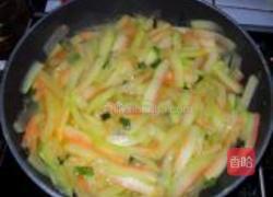 西瓜皮炒蛋的做法图解4