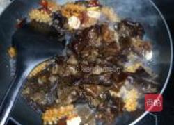 黑木耳炒鱿鱼的做法图解5