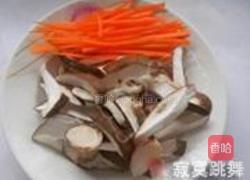 芹蒜香菇豆腐丝的做法图解3