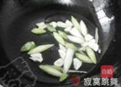 芹蒜香菇豆腐丝的做法图解5