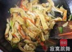 芹蒜香菇豆腐丝的做法图解9