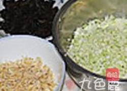卷心菜虾皮馅饼的做法图解1