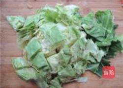 香肠炒包菜的做法图解3