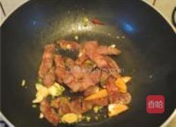 香肠炒包菜的做法图解5