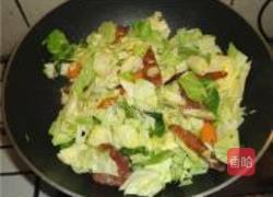 香肠炒包菜的做法图解6