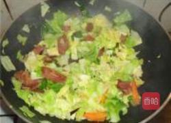 香肠炒包菜的做法图解7