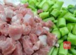 芥兰梗炒饭的做法图解1