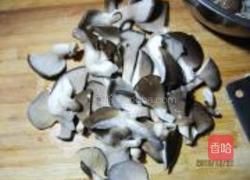 肉焖平菇的做法图解2