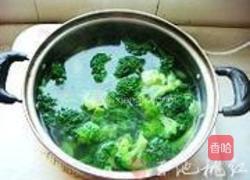 西兰花炒桃仁的做法图解1