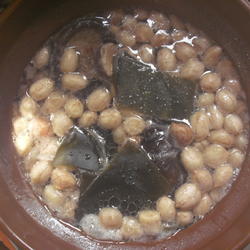 海带花生猪脚汤的做法[图]