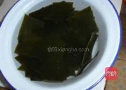 海带花生猪脚汤的做法图解2