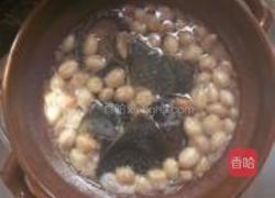 海带花生猪脚汤的做法图解7