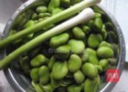 蒜香嫩蚕豆的做法图解1