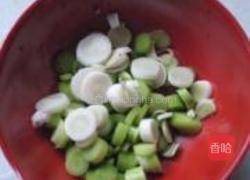 蒜香嫩蚕豆的做法图解2