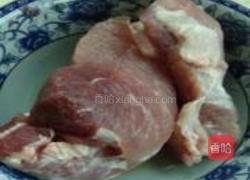 青椒豆皮炒肉的做法图解1