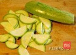 鱼酱炒白果西葫芦的做法图解1