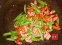 四季豆脆皮肠的做法图解3