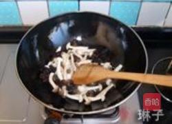 菌菇豆腐汤的做法图解3