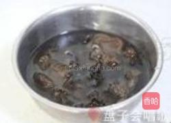 凉拌黑白木耳的做法图解2