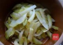 榨菜炒肉丝的做法图解2