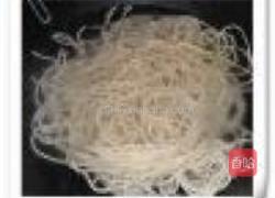 榨菜鸡蛋炸酱面的做法图解12