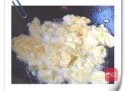 榨菜鸡蛋炸酱面的做法图解2