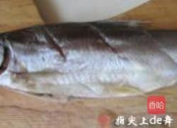 酱烧鱼的做法图解1