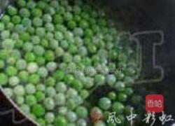 五彩炒豌豆的做法图解2