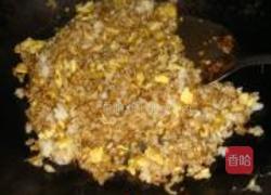酱油鸡蛋炒饭的做法图解5