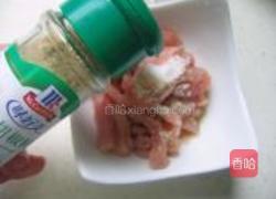 五彩莴笋丝的做法图解3