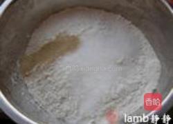 海鲜培根披萨的做法图解1