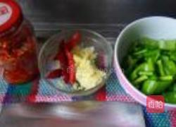 蒜炒泡椒田鸡的做法图解3