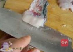 鸡肉烩鱼丝的做法图解2