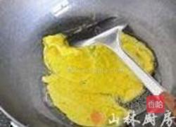 青椒炒鸡蛋黄的做法图解2