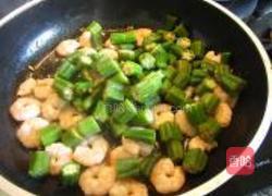 虾仁炒秋葵的做法图解6