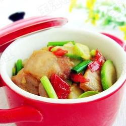 剁椒五花肉炒西葫芦的做法[图]