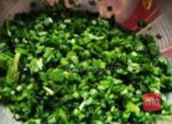 五花肉韭菜盒子的做法图解3