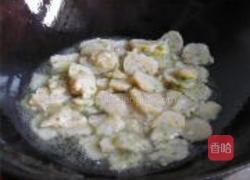 洋葱鱼丸片的做法图解3