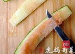 西瓜皮炒鸡蛋的做法图解1