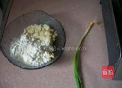 葱香椒盐豆渣饼的做法图解1