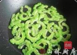 土鸭蛋苦瓜饼的做法图解4