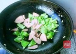肉肠炒猪耳豆角的做法图解7