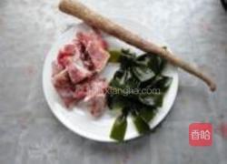 山药海带排骨汤的做法图解1