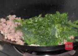 榄菜肉末炒芥兰叶的做法图解5