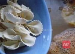 虾汤玉米蘑菇面的做法图解2