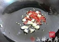 豆豉鲮鱼油麦菜的做法图解2